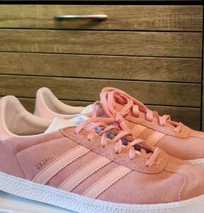 Adidas Pink Suede Gazelle Sneakers Classic Design Sz 7